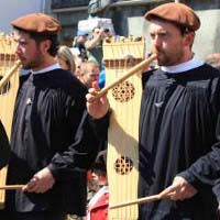 La confection des costumes traditionnels ossalois