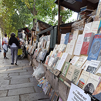 Les traditions et savoir-faire des bouquinistes des quais de Paris