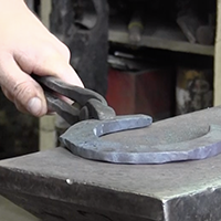 Les savoir-faire de la maréchalerie, pratiques d'atelier de la Garde républicaine