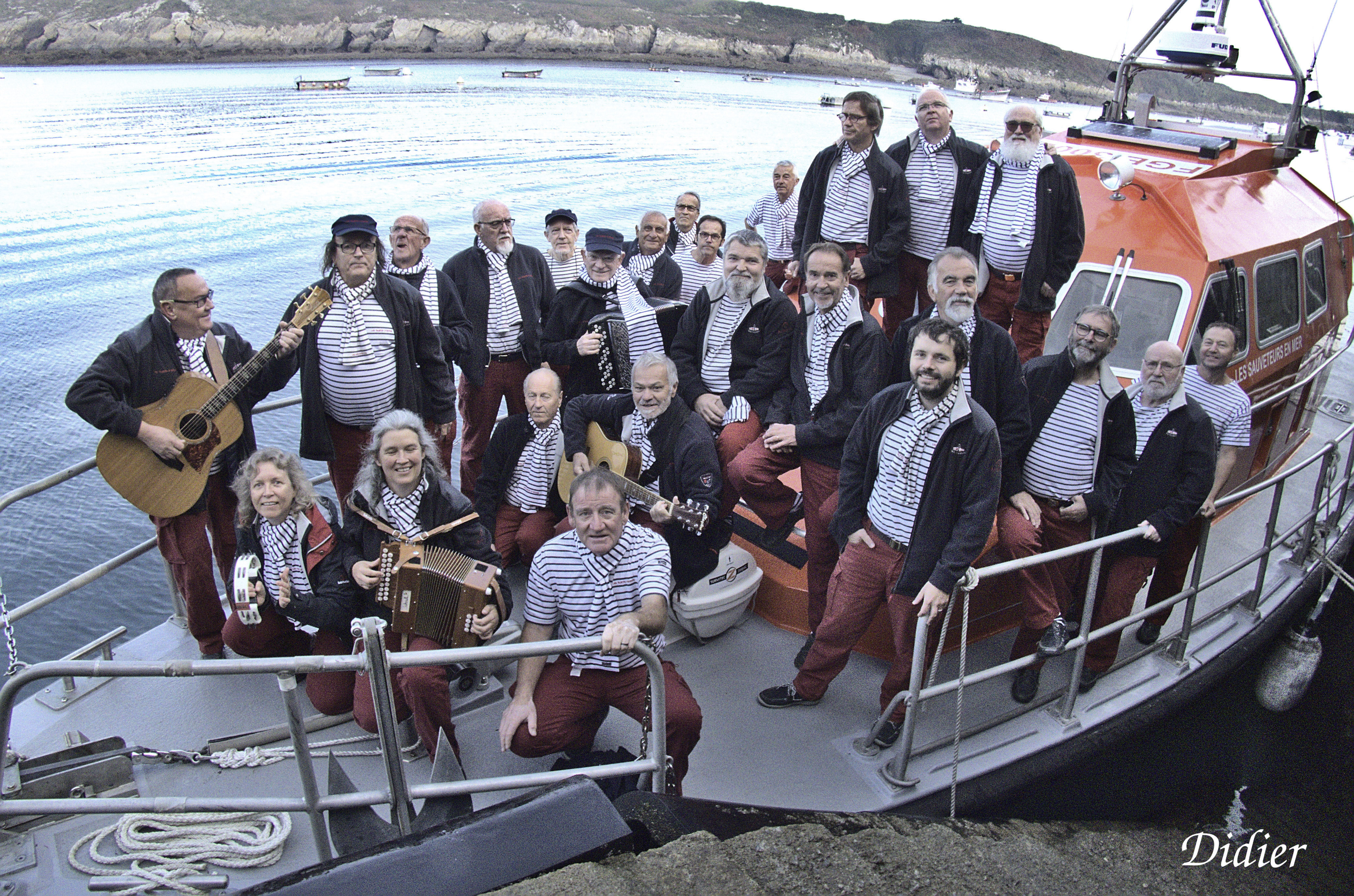 Les marins d’Iroise, chœur d’hommes de Brest, sur la vedette SNSM au Conquet en 2021 ©Marins d’Iroise